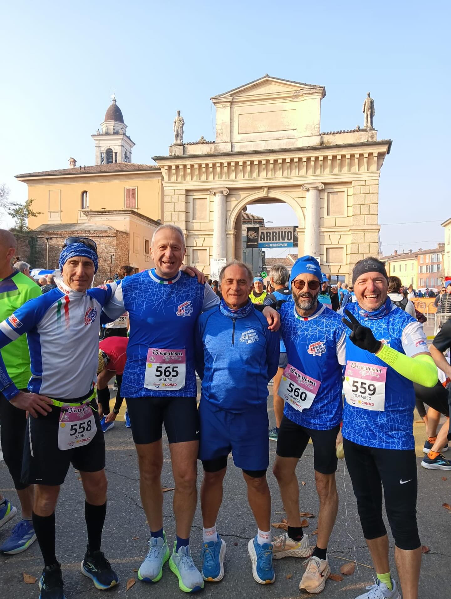 Maratonina di Crema
Un po’ freddina, qualche scorcio di nebbia, un colore che spunta: il nostro 
Ben 14 atleti presenti, tutti finisher, ci siamo proprio divertiti 💪💪💪💪💪
Complimenti ad Anna, all’esordio con il nostro gruppo 😘 

Un elogio particolare all’organizzazione: tantissimo staff presente sul percorso, neanche una macchina che ha dato fastidio, solo incitamenti. Complimenti giganti all’organizzazione 
Maratonina Città di Crema